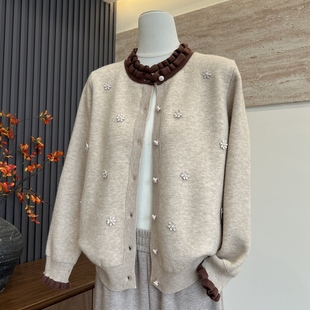 时尚洋气妈妈装冬季针织开衫加厚纽扣中老年女一体绒毛衣保暖外套
