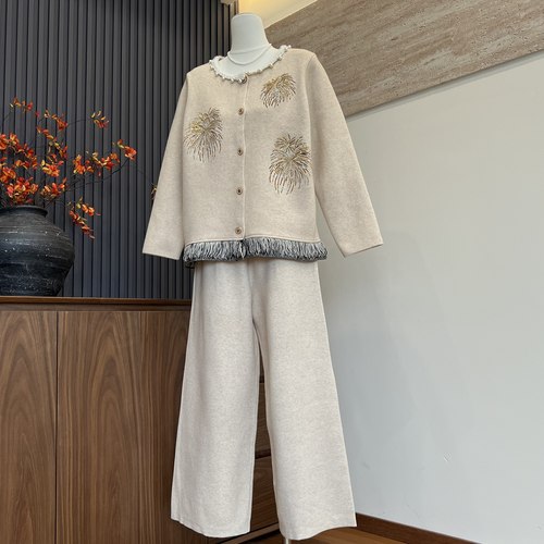 时尚新款妈妈装秋季针织上衣套装