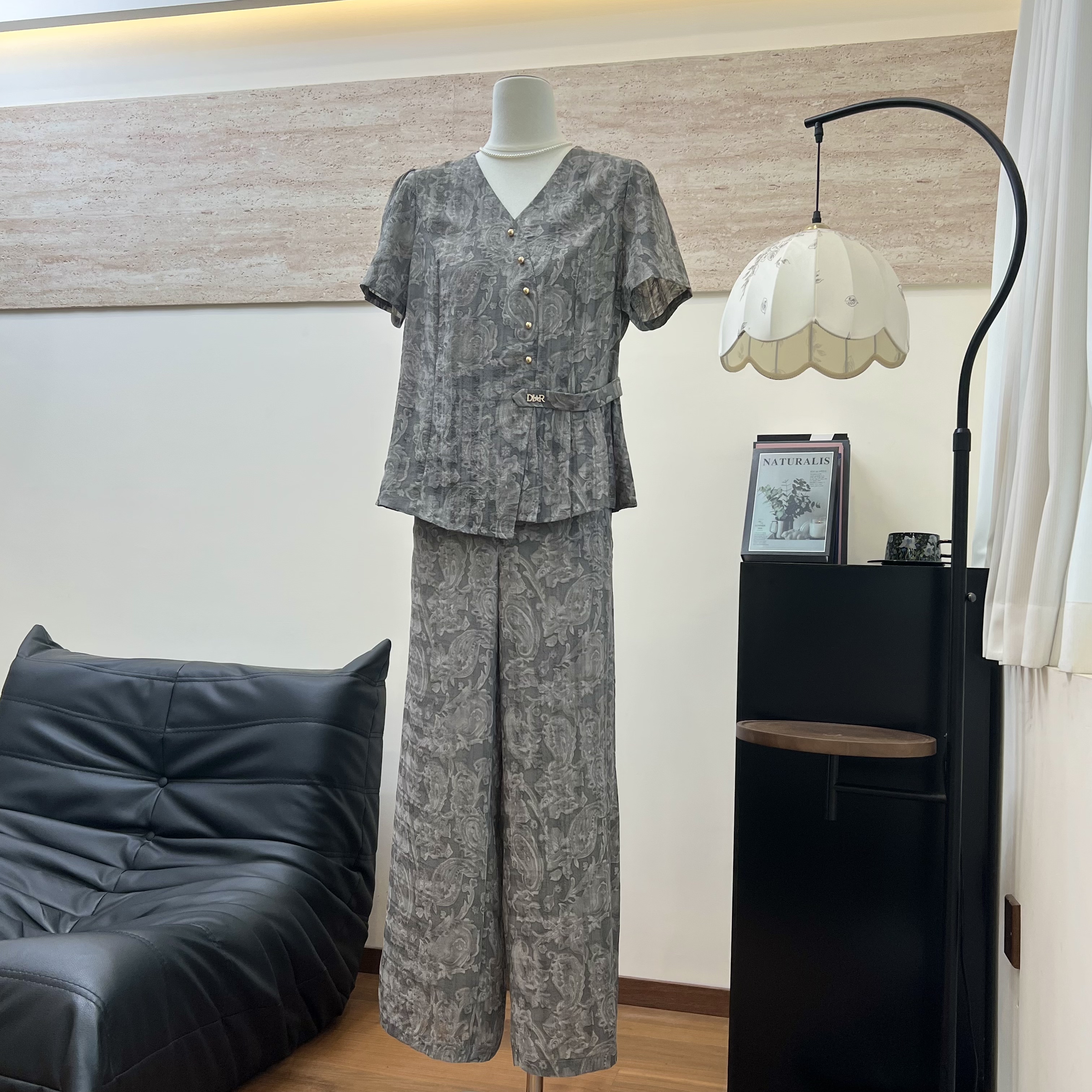 妈妈装夏季V领T恤松紧腰裤子套装
