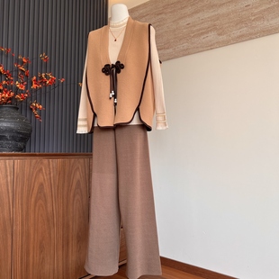 气质妈妈装针织三件装新中式马甲松紧腰直筒裤中老年女春秋季套装