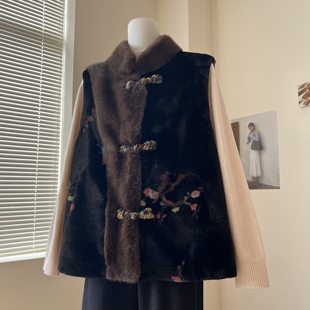 新中式妈妈秋冬季新款皮毛一体马甲气质时尚中老年女时尚大气马夹