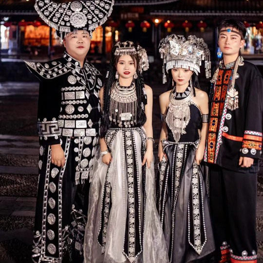苗族服装女苗寨苗疆旅拍摄影少女