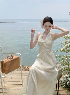 2026夏季新款V领拼接无袖挂脖连衣裙女设计感露肩收腰棉麻长裙