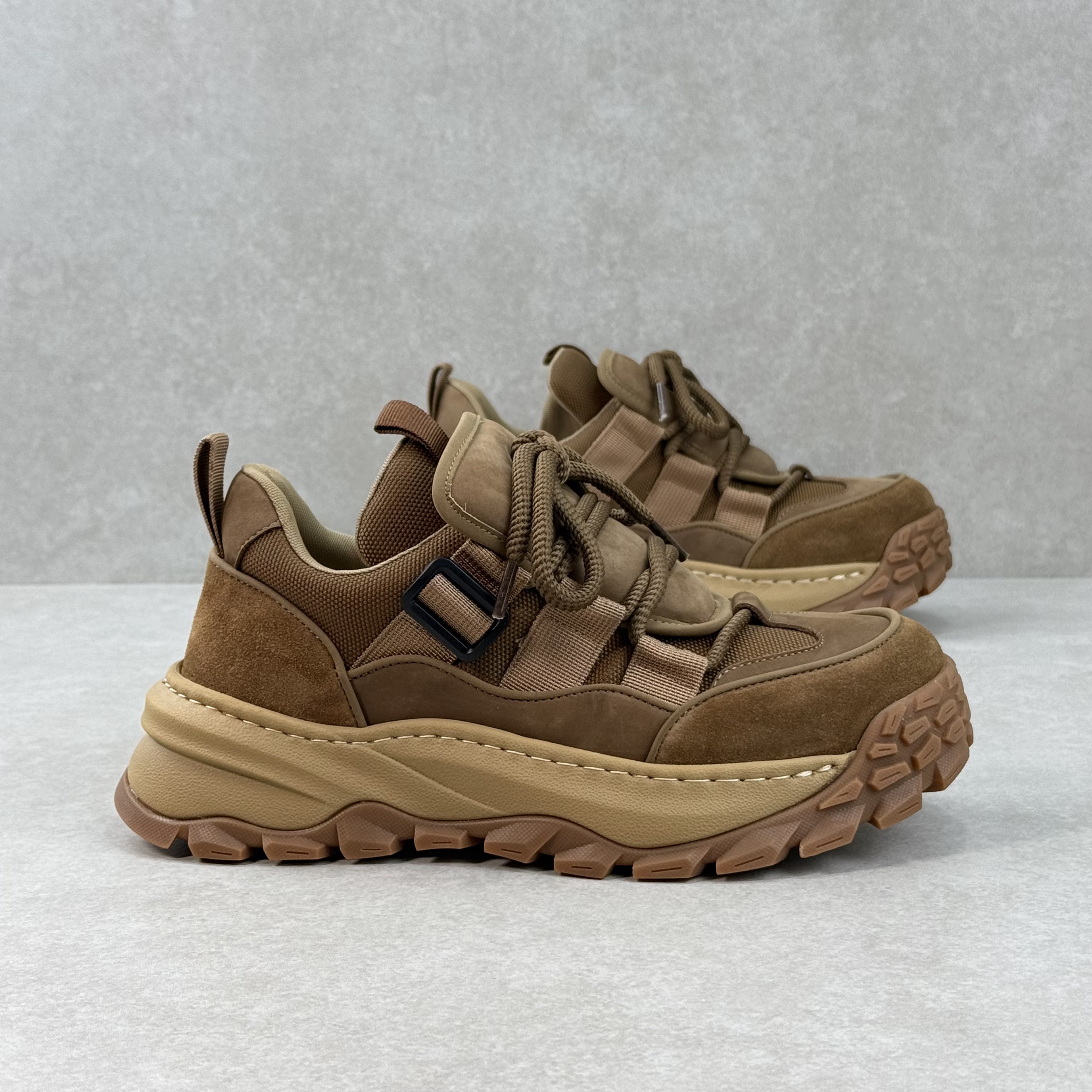 男鞋户外休闲登山鞋真皮厚底工装