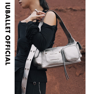 宽肩带腋下包机车包时尚 2026春新品 百搭相机包 偏见 IUBALLET