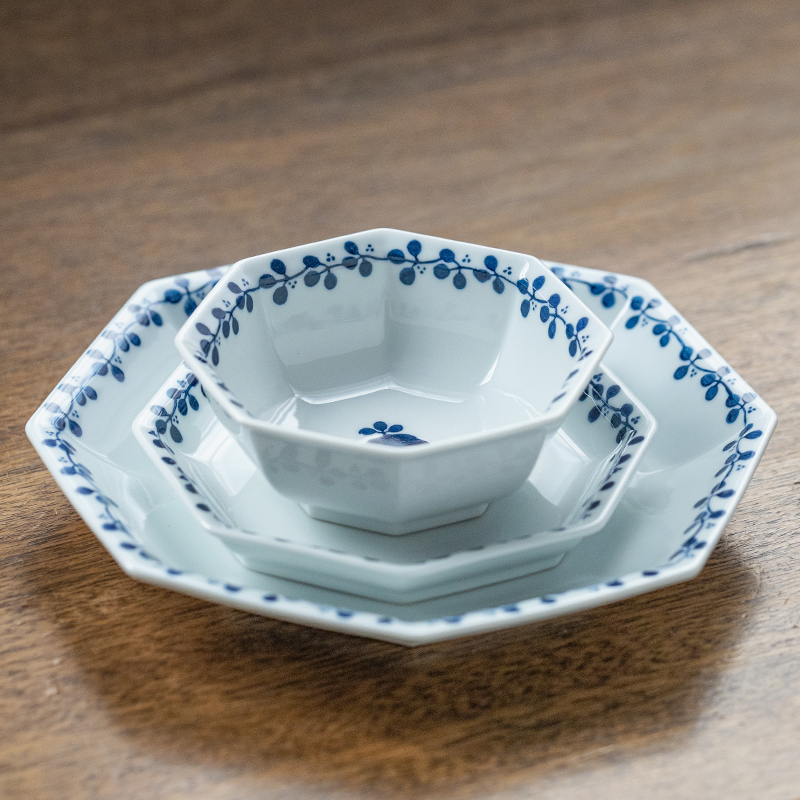 日本进口波佐见烧釉下彩蓝白瓷大深盘八角盘小钵碗小平盘异形盘子
