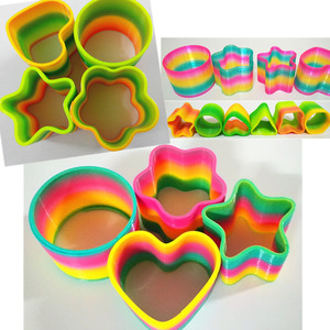 怀旧玩具彩圈塑料弹簧圈 拉环多角魔力彩虹圈幼儿园早教益智玩具