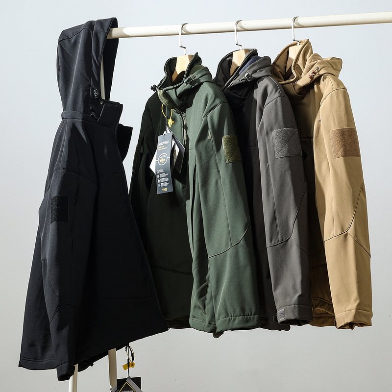 外贸原单户外防风防水加绒连帽战术软壳冲锋衣男秋冬夹克外套0869