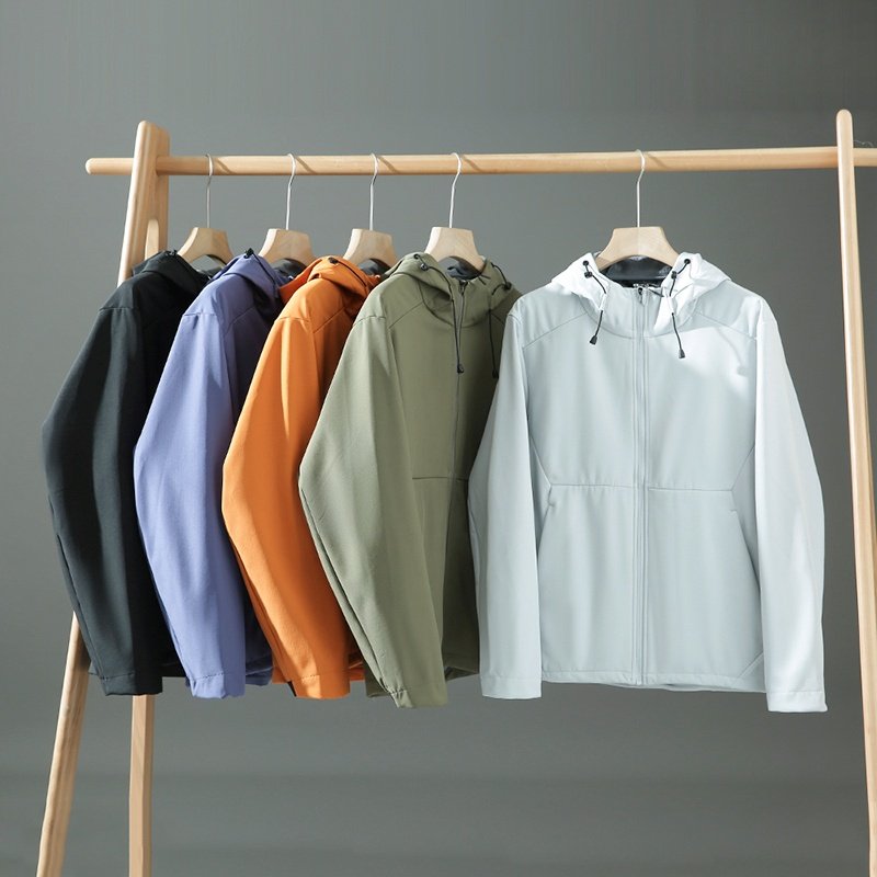 新款户外防泼水防风透气加绒保暖软壳冲锋衣男士秋冬连帽夹克外套