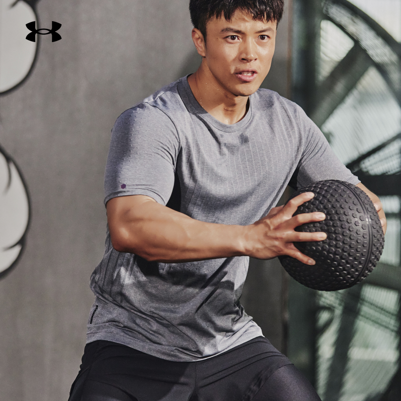安德玛2025春季男RUSH Seamless透气速干训练短袖T恤1373724