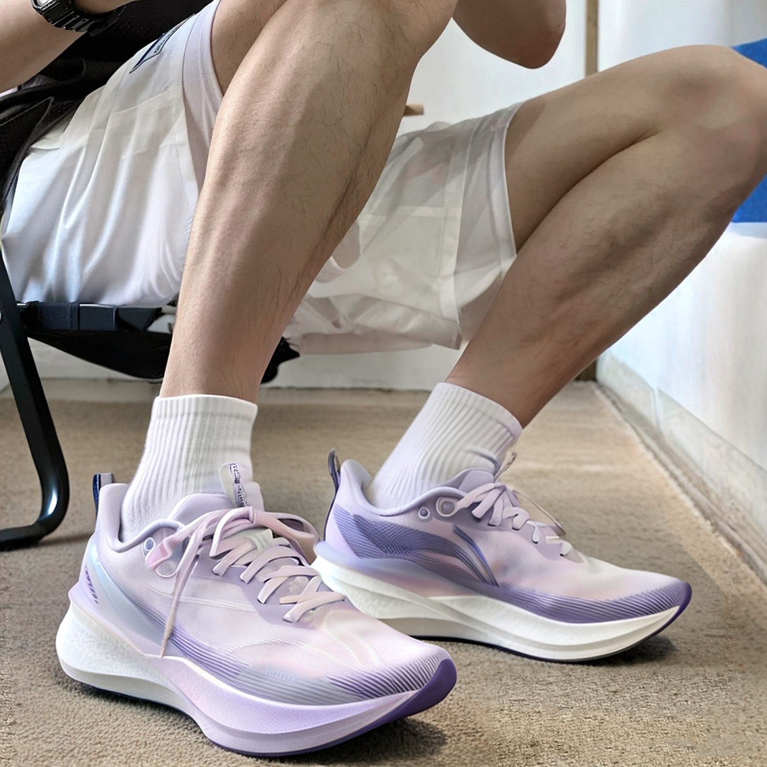 李宁系列2025秋季新款女子赤兔8pro轻量保暖潮流时尚运动鞋跑鞋