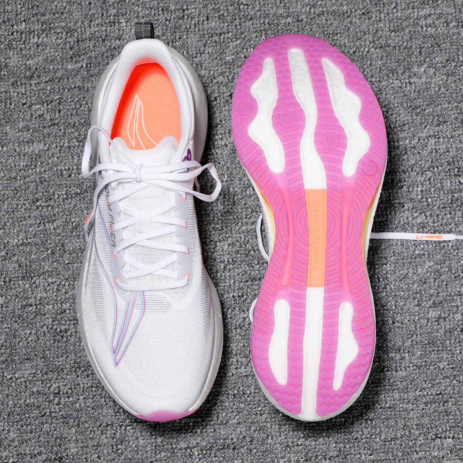 李宁女网面透气运动鞋超轻21