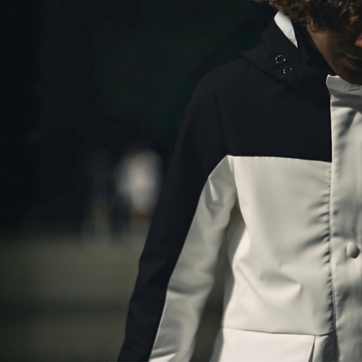 李宁冲锋衣外套女2025秋季新款时尚潮流百搭运动户外梭织连帽风衣