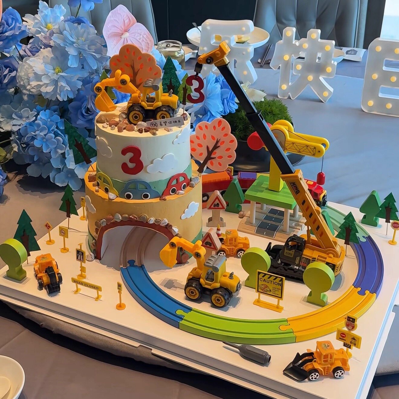 电动轨道小火车生蛋糕装饰卡通儿童汽车工程队路障隧道小孩玩具