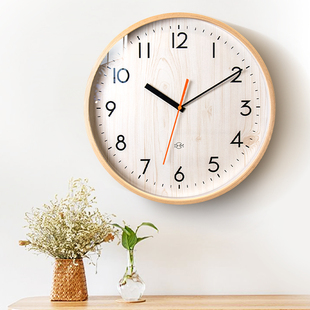 原木风钟表挂钟客厅2025新款时钟挂墙免打孔静音简约创意石英挂表