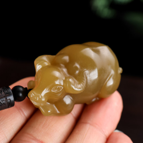 牛手把件新疆玉糖料扭转乾坤