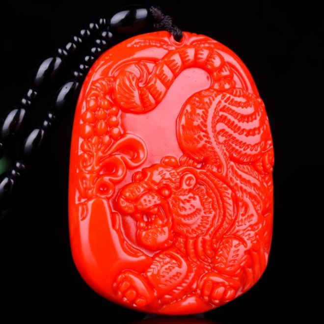 纯红鸡血玉老虎吊坠男女款金丝红玉佩 生肖虎玉牌本命年挂件
