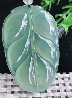 实拍A货翡翠54.2/36/6老坑冰种果冻胶冰晴满绿大叶子吊坠翡翠玉