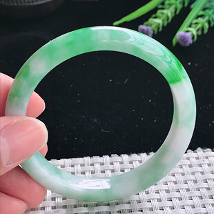 实拍天然翡翠55 7.6老坑精美温润飘阳绿手镯翡翠玉镯手环