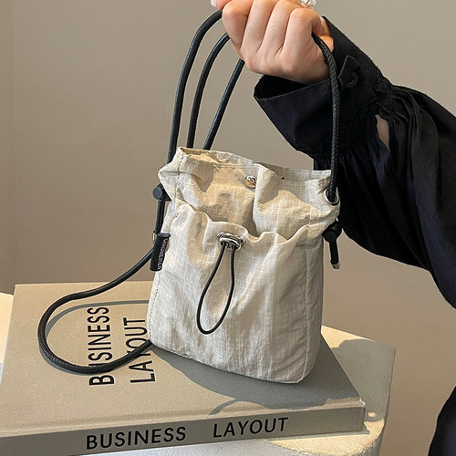 高级感时尚轻便mini手机尼龙包女