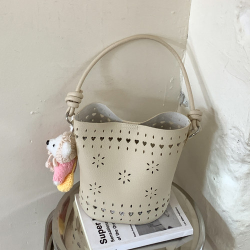 新款韩系镂空百搭单肩斜挎包包