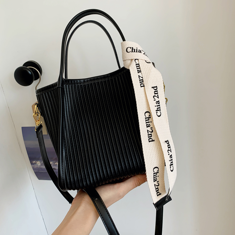 时尚褶皱托特包购物袋感小众单肩