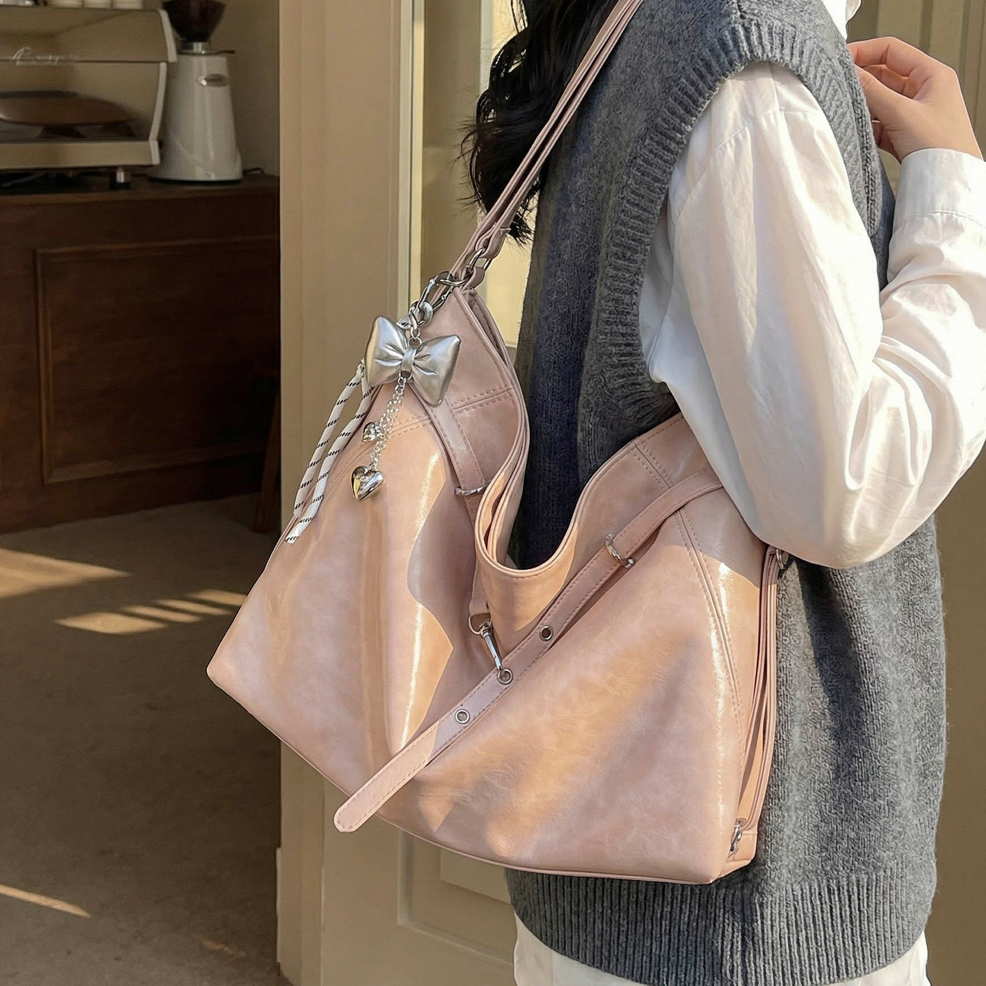 高级感双肩包女2026新款多功能单肩包大容量通勤托特包斜挎水桶包,箱包皮具/热销女包/男包,通用款女包,淘宝优惠券,粉丝福利购,淘宝优惠卷