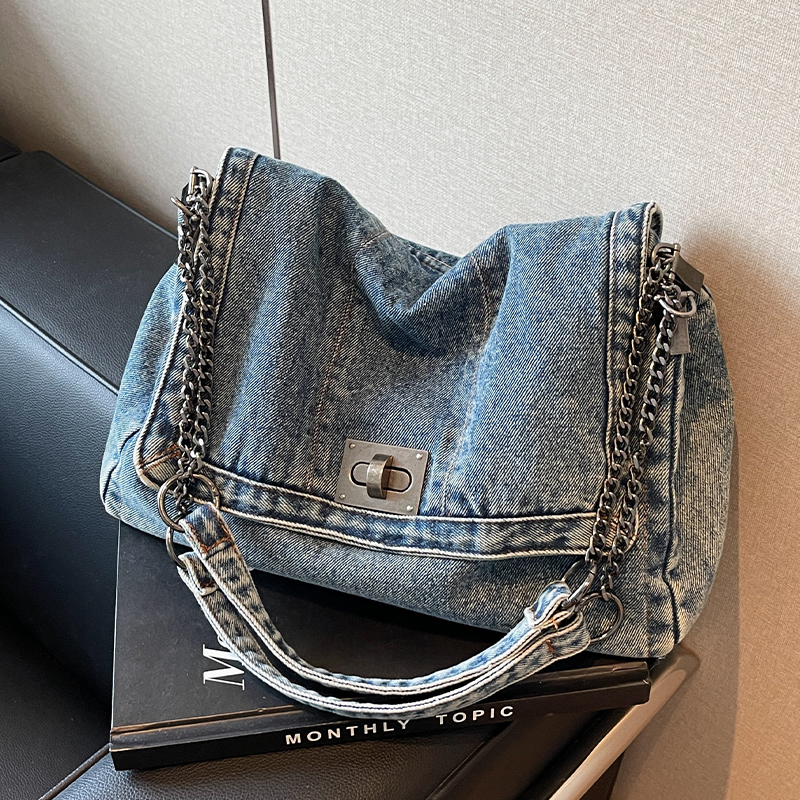 单肩大容量托特包上课通勤斜挎包