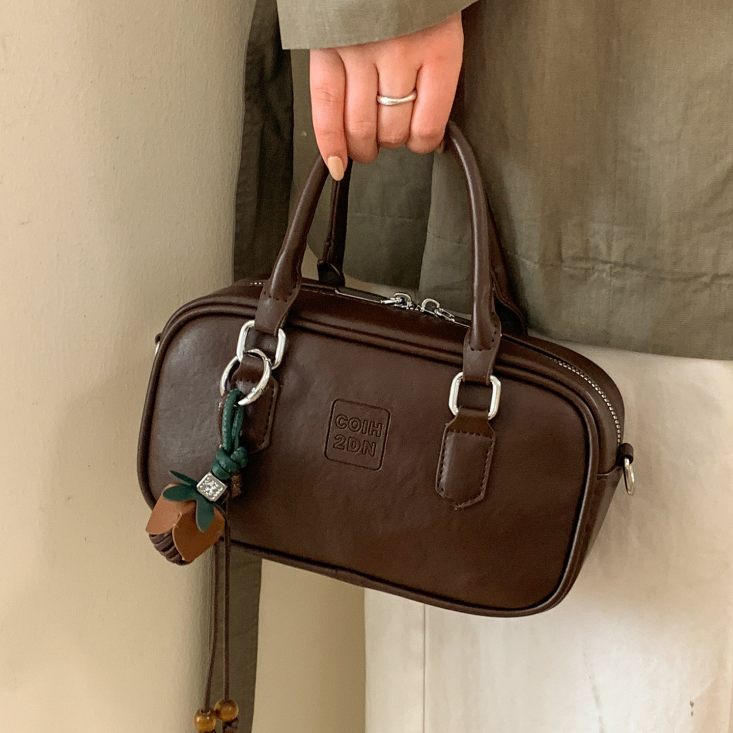 复古保龄球手提包包女式2025新款小众高级感百搭单肩包通勤斜挎包