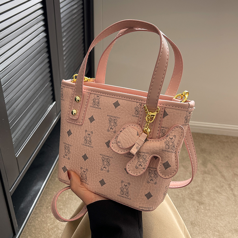 网红潮流单肩斜跨包ins手提包春