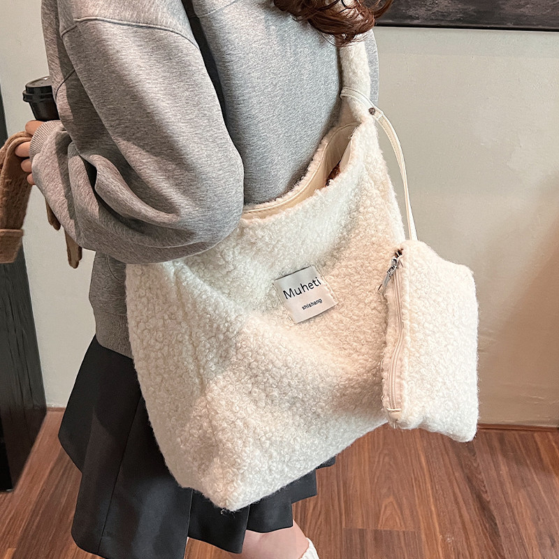 羊羔毛绒绒包包女式2025年夏季流行爆款单肩包大容量托特包斜挎包
