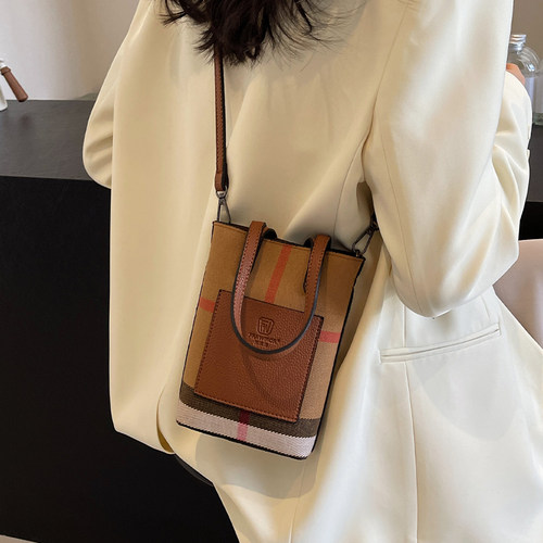 格子帆布包包女2026新款夏天斜挎小包流行手提包小拎包单肩水桶包