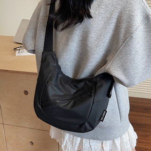 大容量包包女式 百搭休闲单肩包黑色斜挎饺子包 2025新款 潮流行时尚