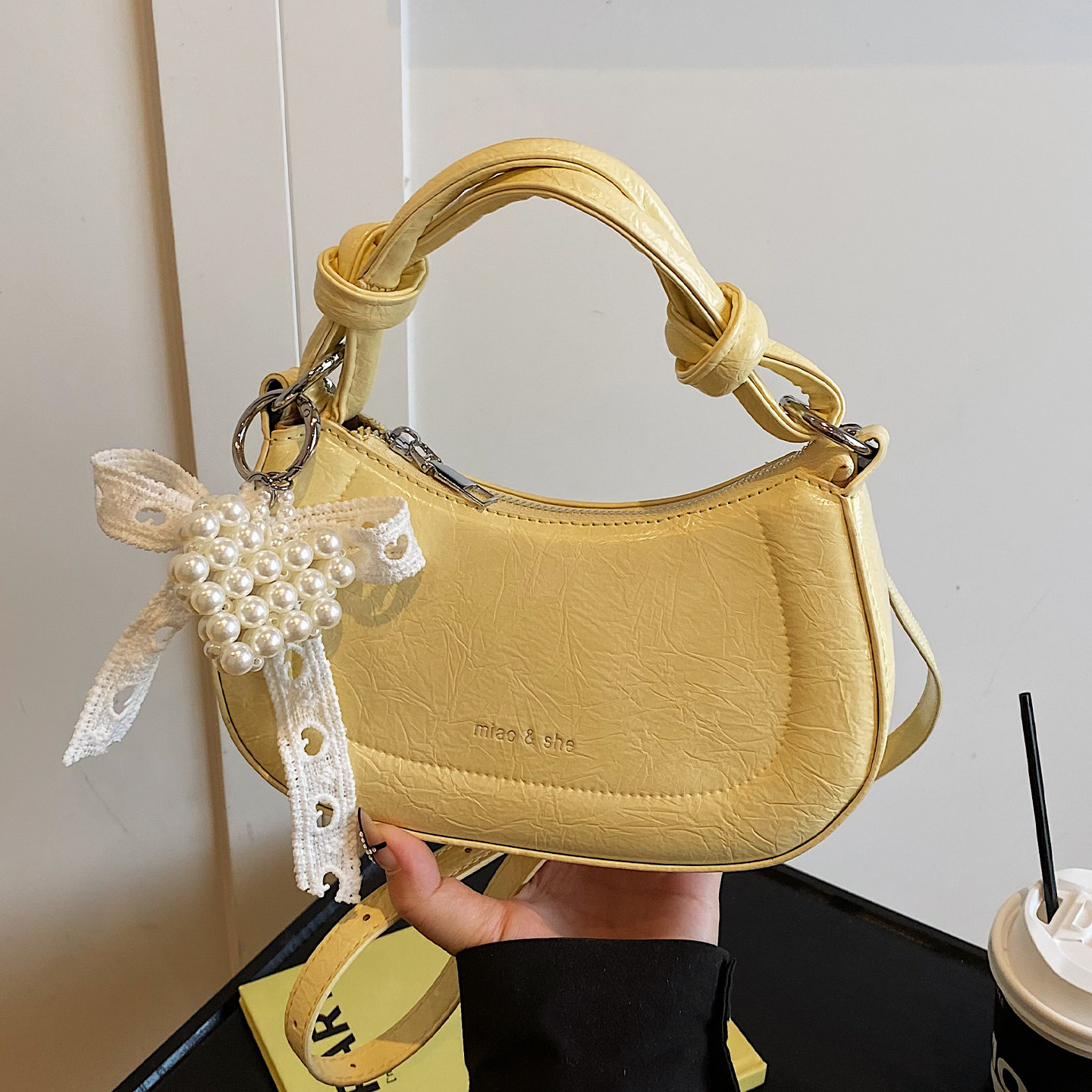 高级质感手提包包女式2025新款潮流行时尚银色单肩包通勤斜挎小包