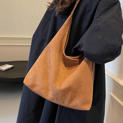 休闲包包女大容量2025新款夏季水桶包流行麂皮绒通勤托特包单肩包