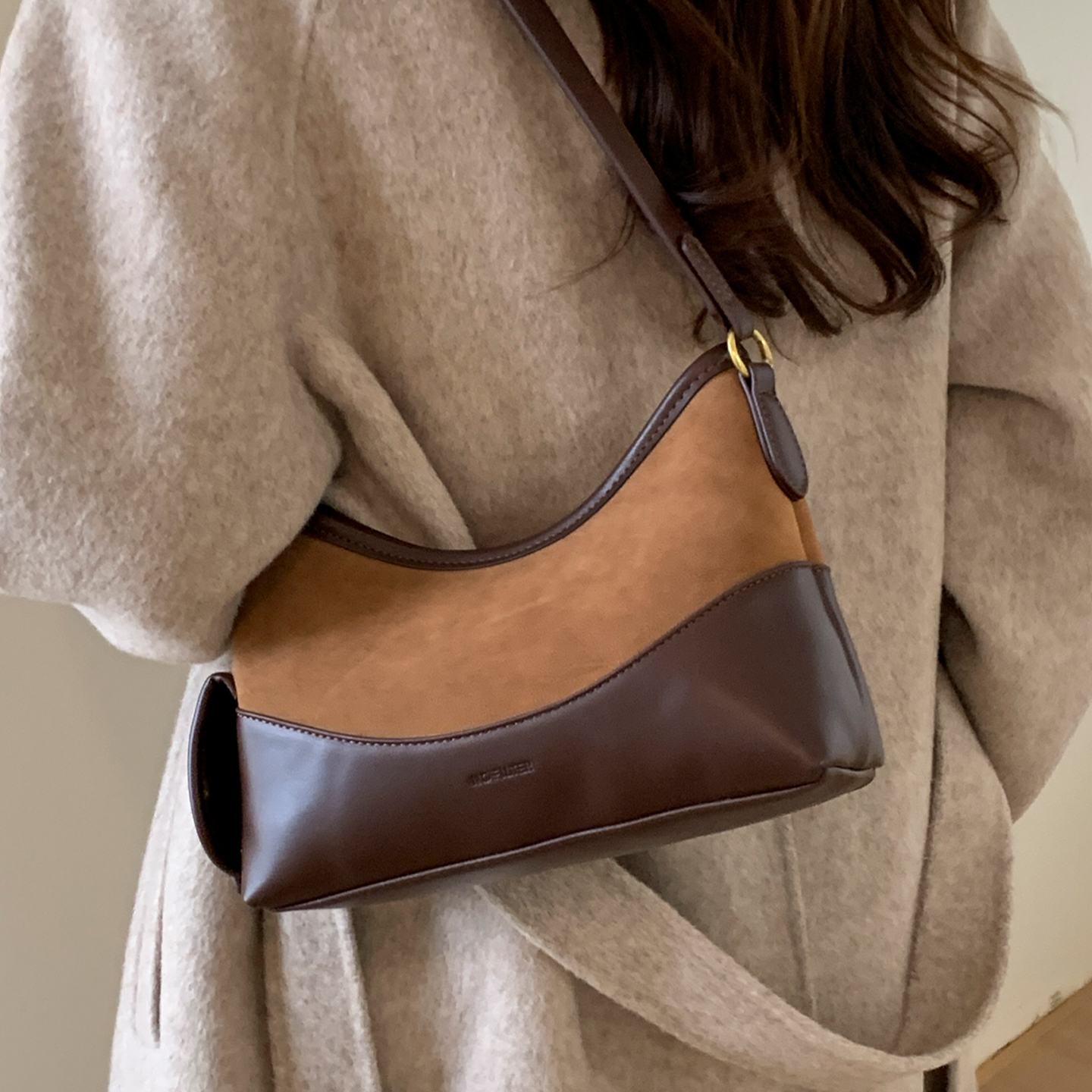 磨砂包包女式2025新款通勤包秋冬高级感流行复古单肩包斜挎水桶包