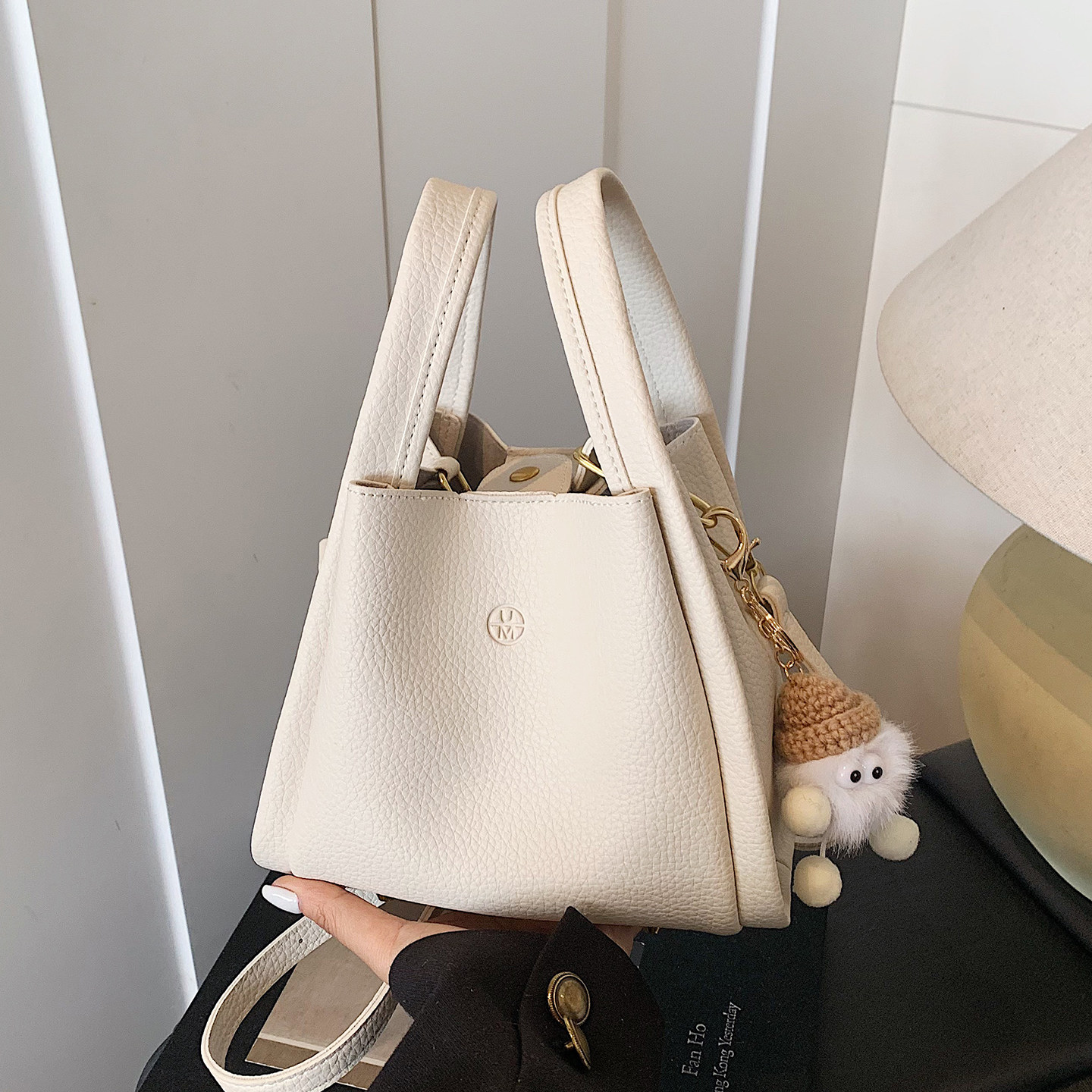 今年流行的包包女式2025新款潮流行时尚百搭手拎包单肩斜挎水桶包,箱包皮具/热销女包/男包,通用款女包,淘宝优惠券,粉丝福利购,淘宝优惠卷