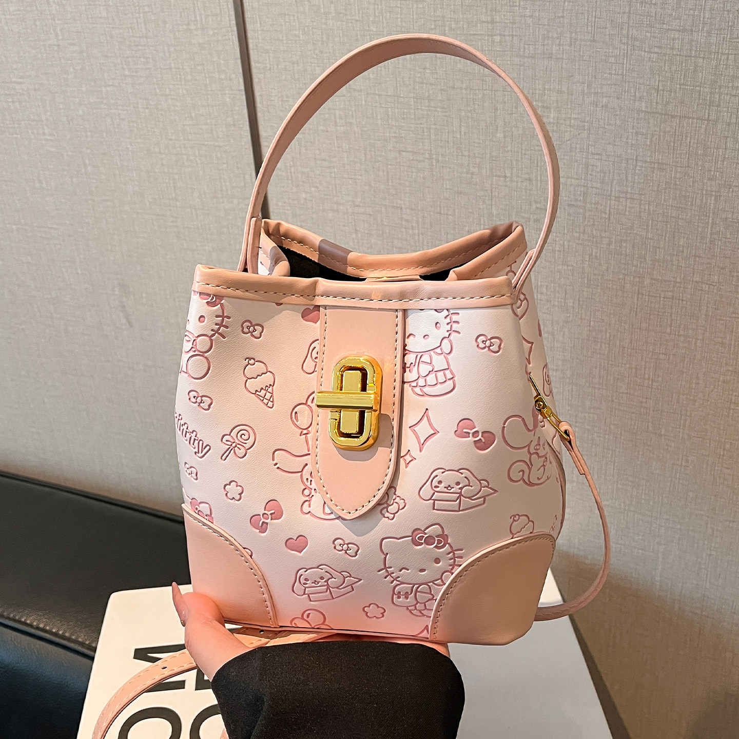 小众可爱手拎包包女式2026新款春季高级感外出通勤单肩斜挎水桶包,箱包皮具/热销女包/男包,通用款女包,淘宝优惠券,粉丝福利购,淘宝优惠卷