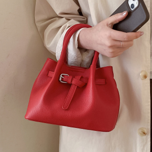 红色包包女款 潮高级感手拎包精致外出百搭单肩斜挎水桶包 2026新款