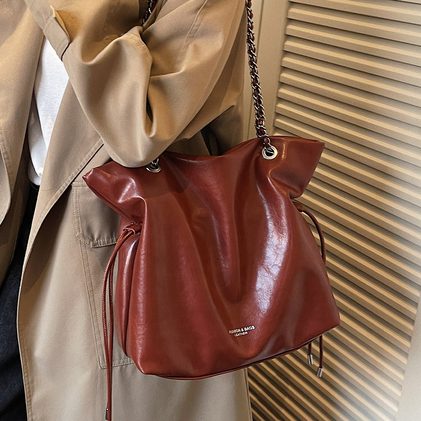 复古包包女式2026新款时尚高级感托特包大容量链条单肩通勤水桶包,箱包皮具/热销女包/男包,通用款女包,淘宝优惠券,粉丝福利购,淘宝优惠卷