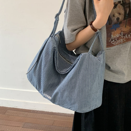 2026新款条纹大容量单肩斜挎包