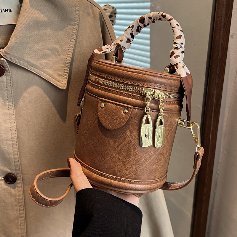 冬单肩斜挎包手提复古休闲圆筒包