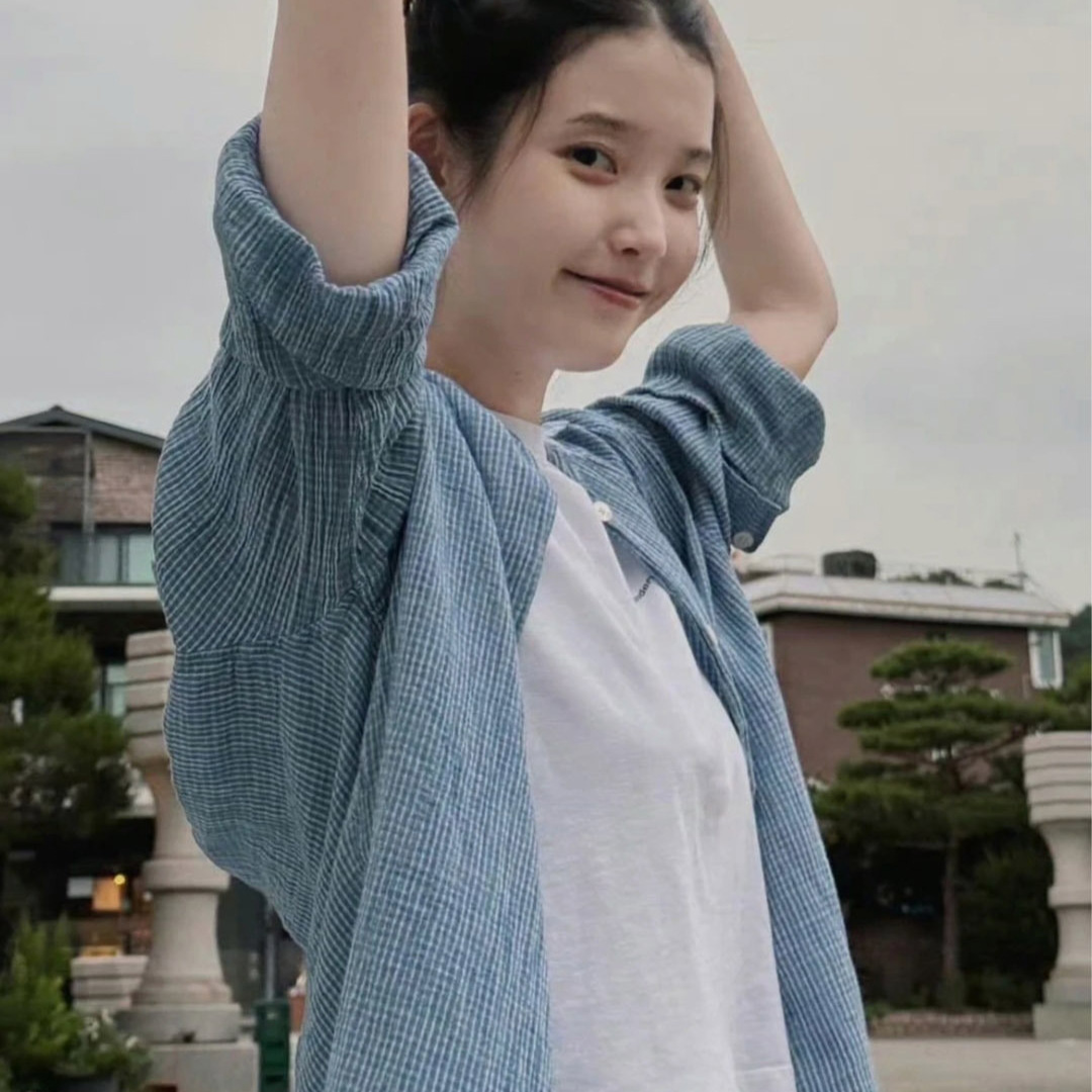 【现货】韩国东大门L*WCLAS*IC李知恩IU同款学院翻领格纹长袖衬衫
