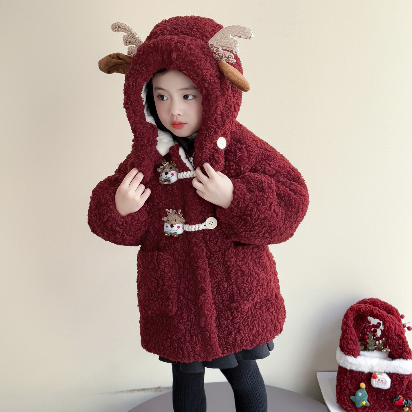 女童冬季加绒外套2025新款羊羔绒加厚连帽冬女宝红色拜年服毛毛衣