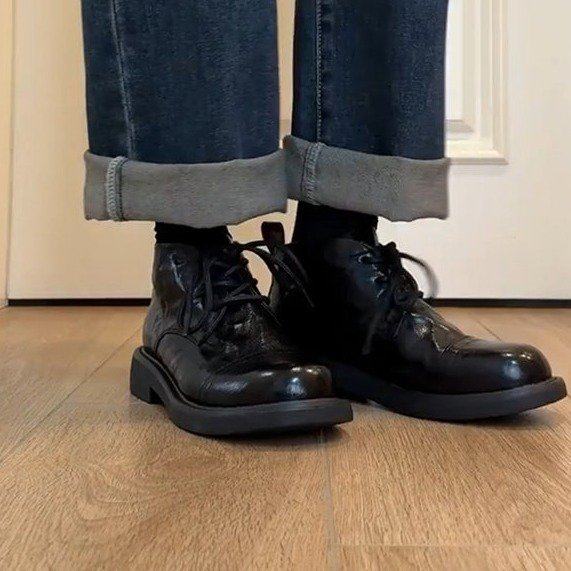 英伦风厚底马丁靴女2025新款加绒漆皮系带机车短靴百搭弹力瘦瘦靴