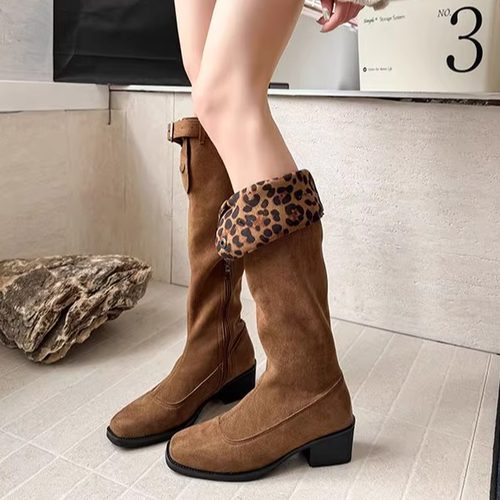 豹纹绒面方头粗跟长筒靴