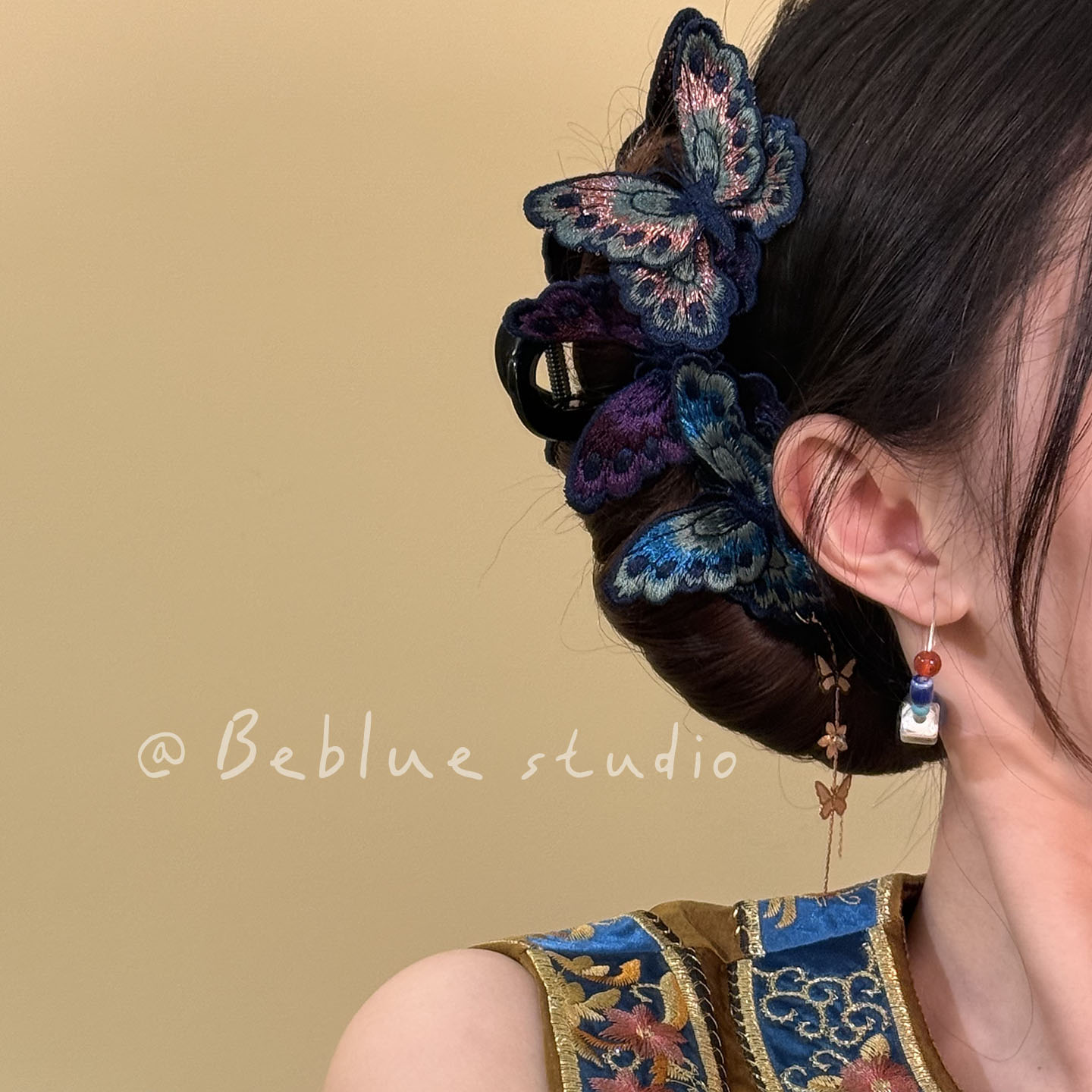 珠影玲珑~复古刺绣蝴蝶发夹女新中式发饰民族风后脑勺抓夹鲨鱼夹