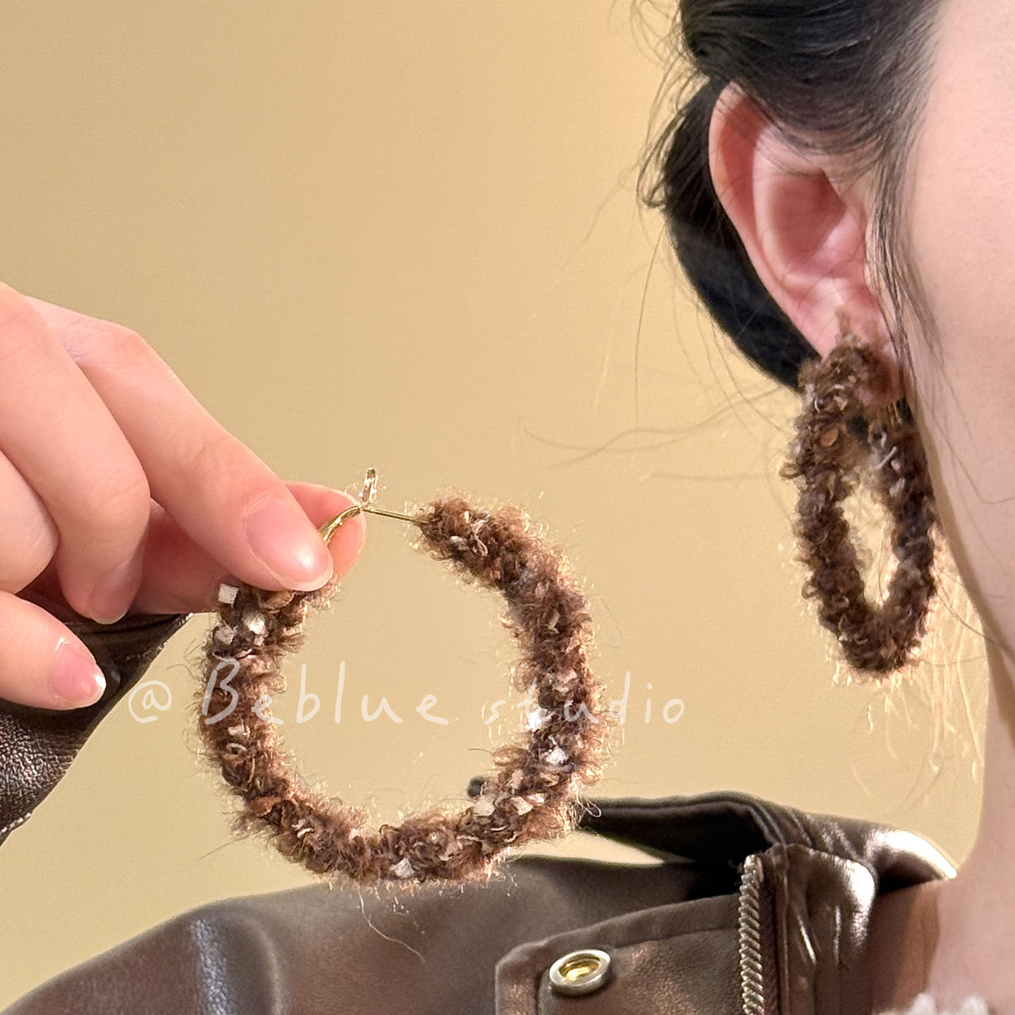 可可漩涡～咖色毛绒大圈圈耳钉秋冬新款方圆脸耳圈巨好看耳环耳饰