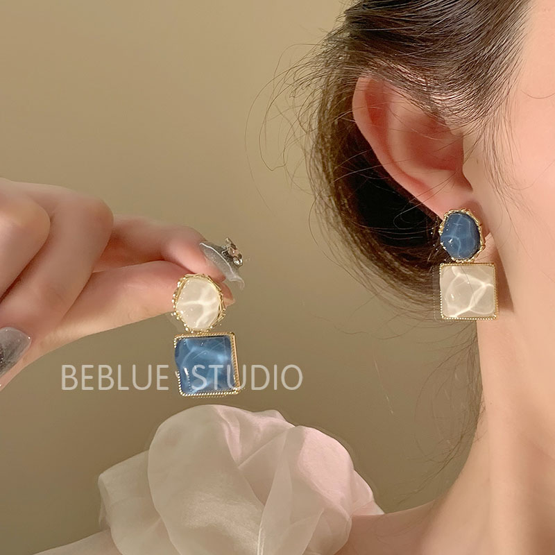 奥莉维娅~法式冰透感水波纹耳环女轻奢小众高级感耳钉不对称耳饰