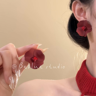 灼烧浪漫~暗红色花朵耳钉女独特漂亮高级感耳环巨显白新年耳饰品